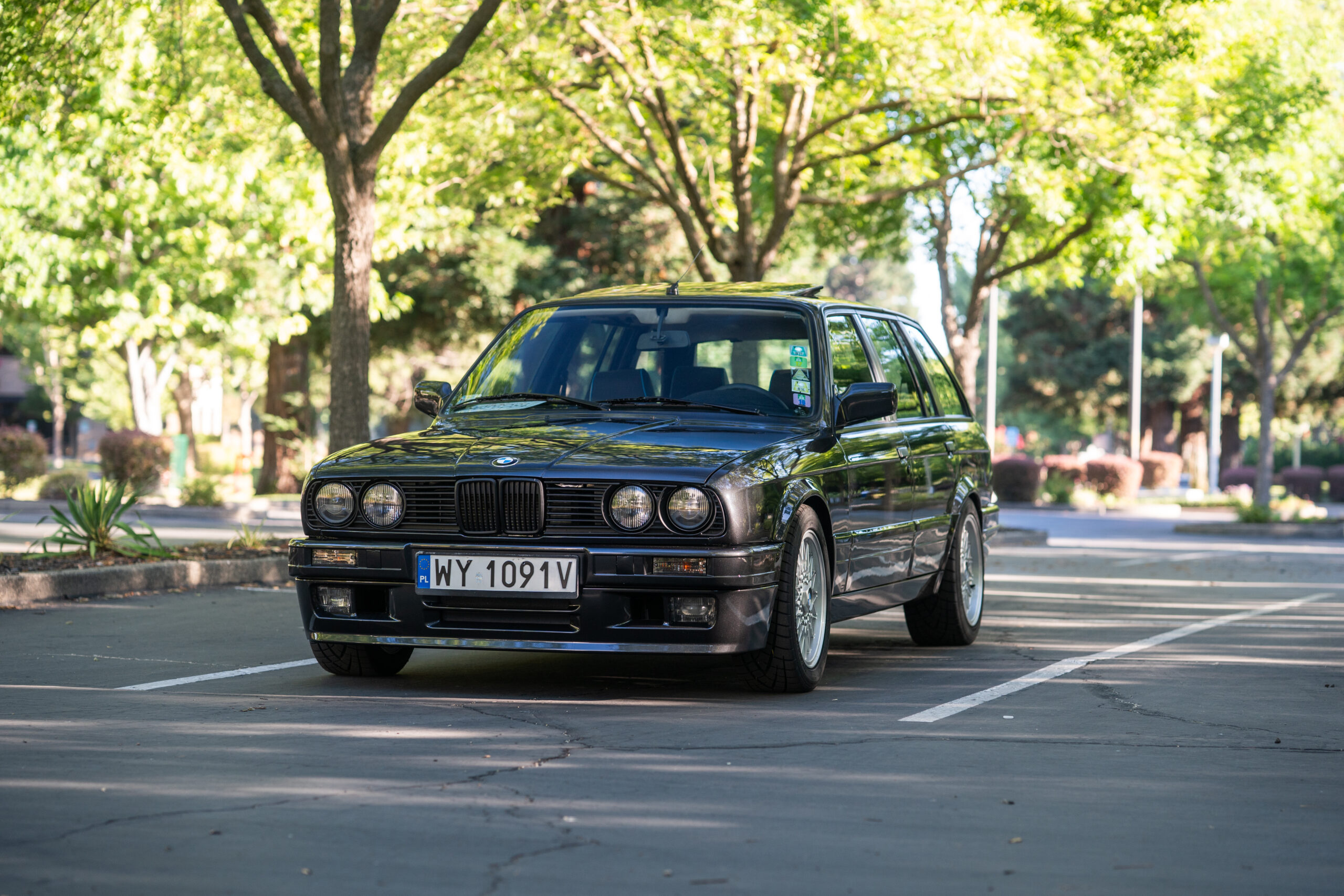 Euro BMW E30 Touring by CAtuned
