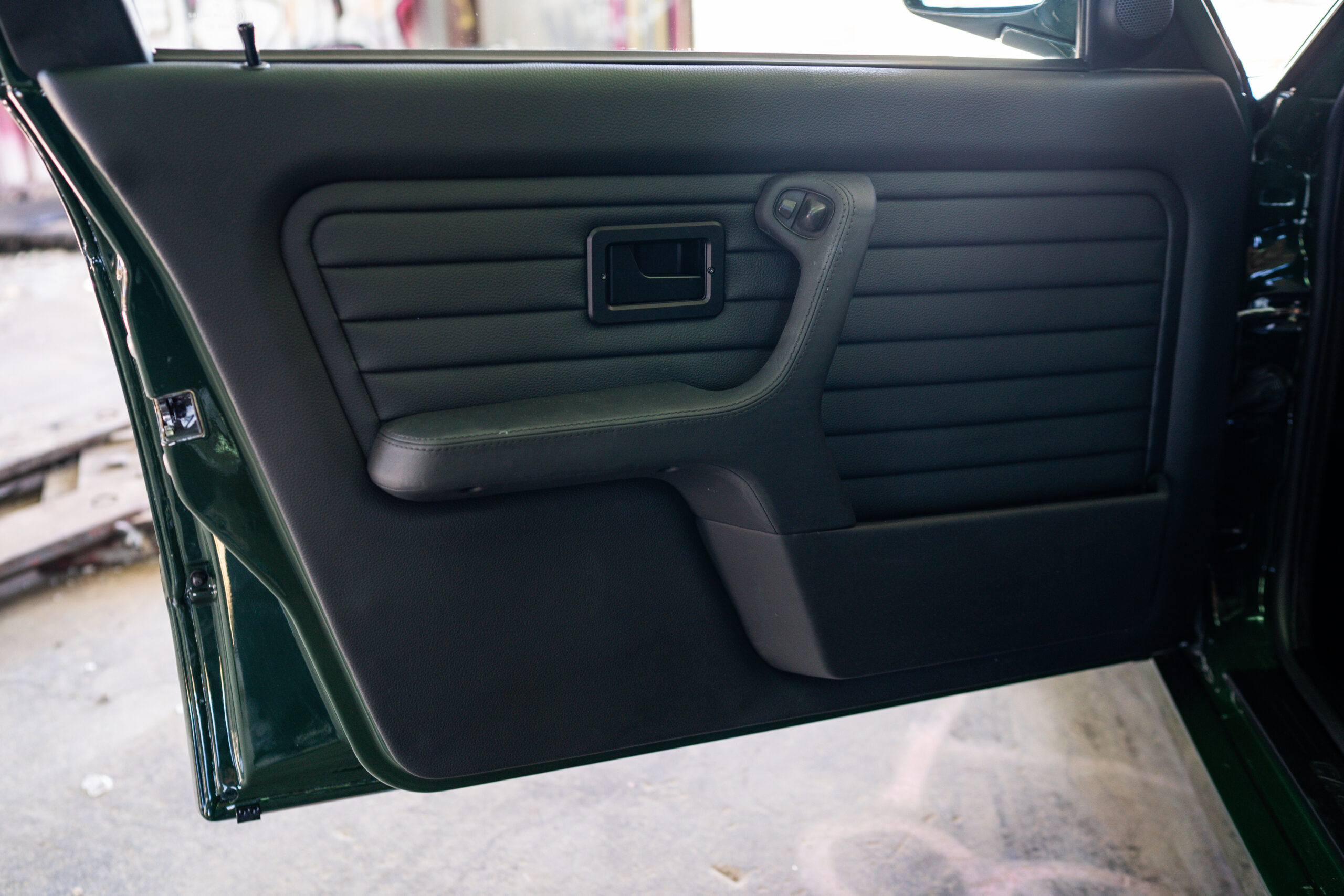 The Greenmaxhine BMW E30 Sedan by CAtuned