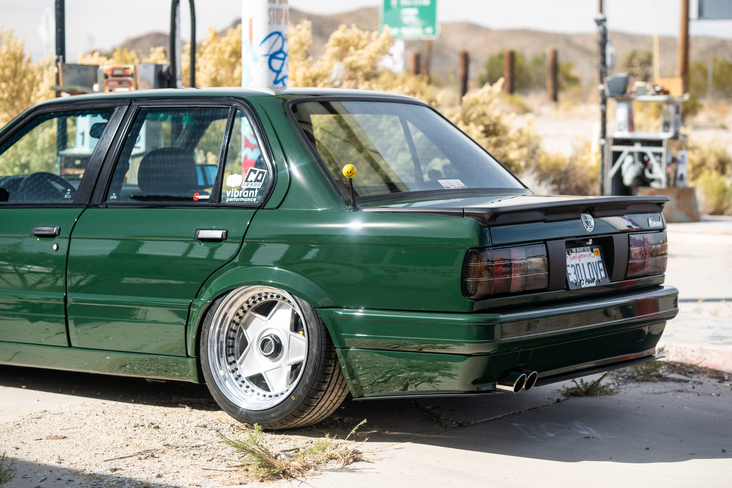 The Greenmaxhine BMW E30 Sedan by CAtuned