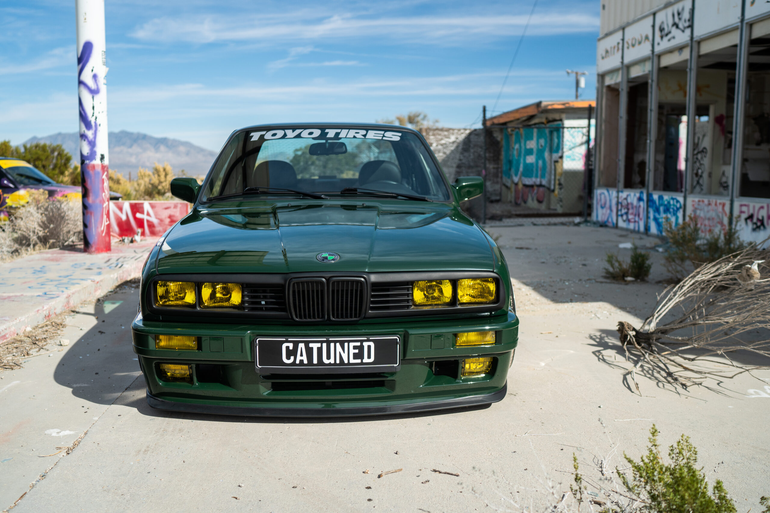 The Greenmaxhine BMW E30 Sedan by CAtuned