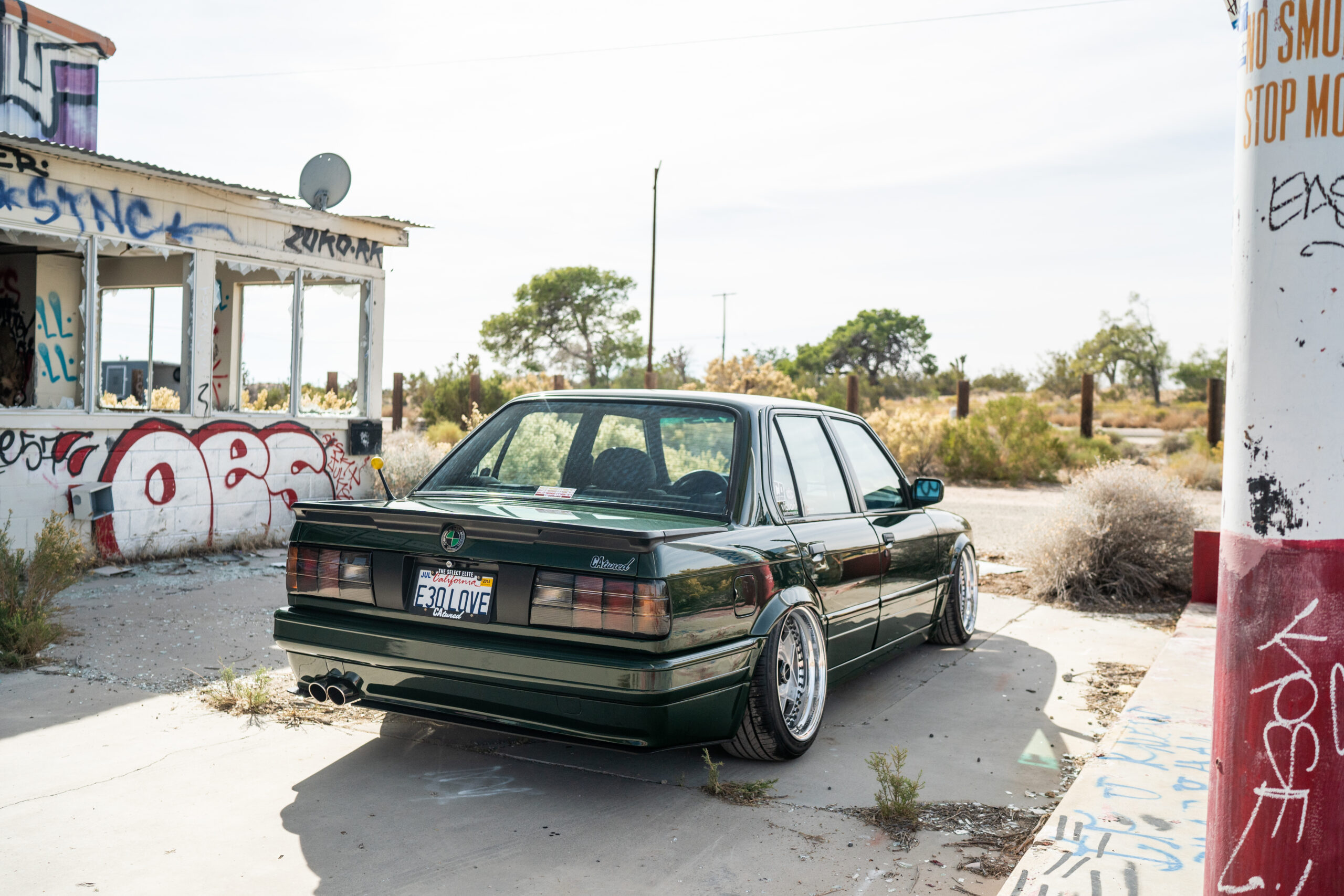 The Greenmaxhine BMW E30 Sedan by CAtuned