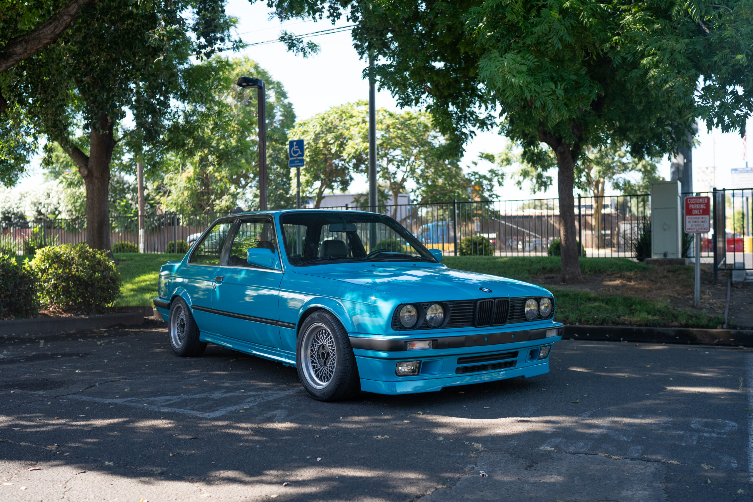 Miami Blue BMW E30 325is by CAtuned