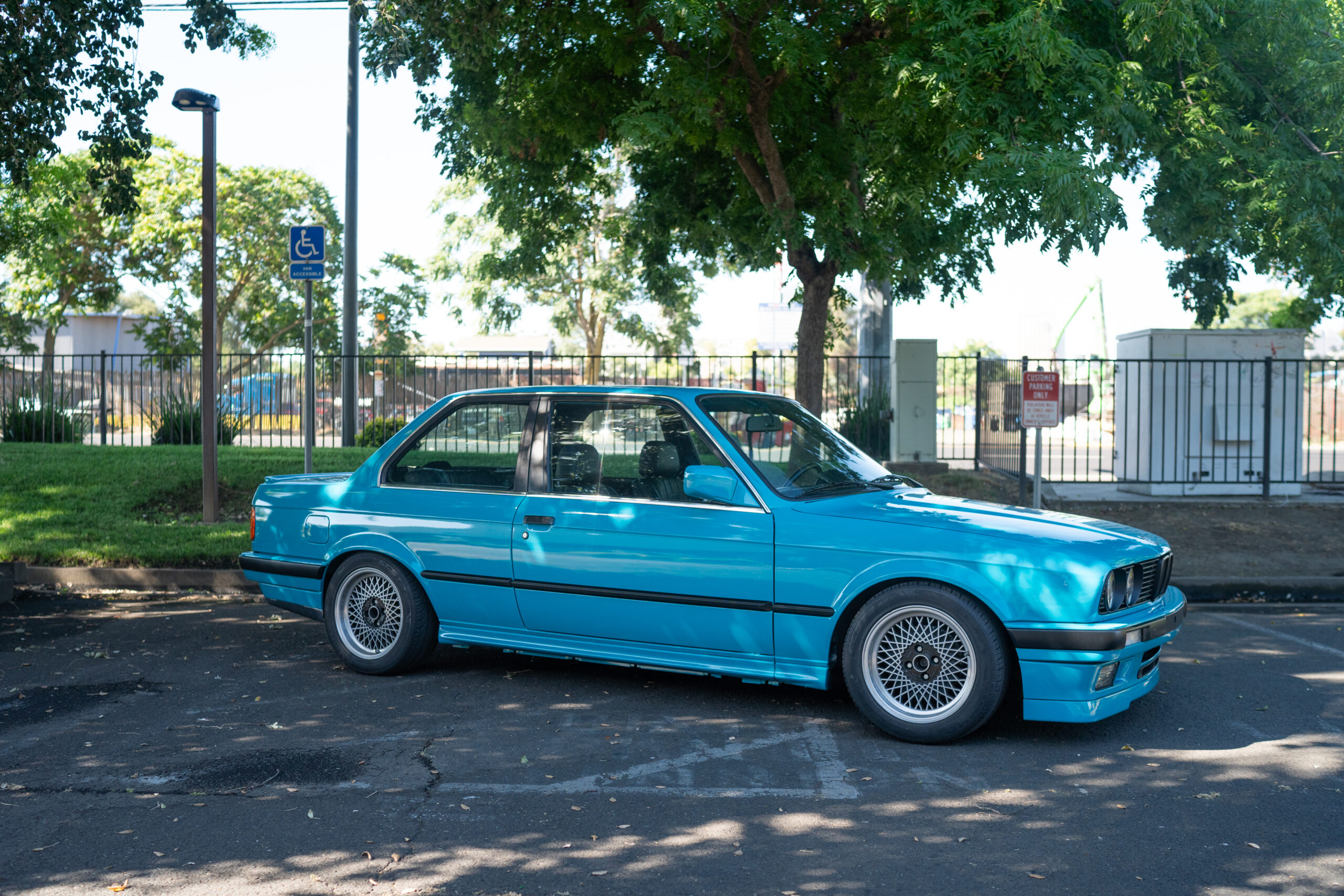 Miami Blue BMW E30 325is by CAtuned