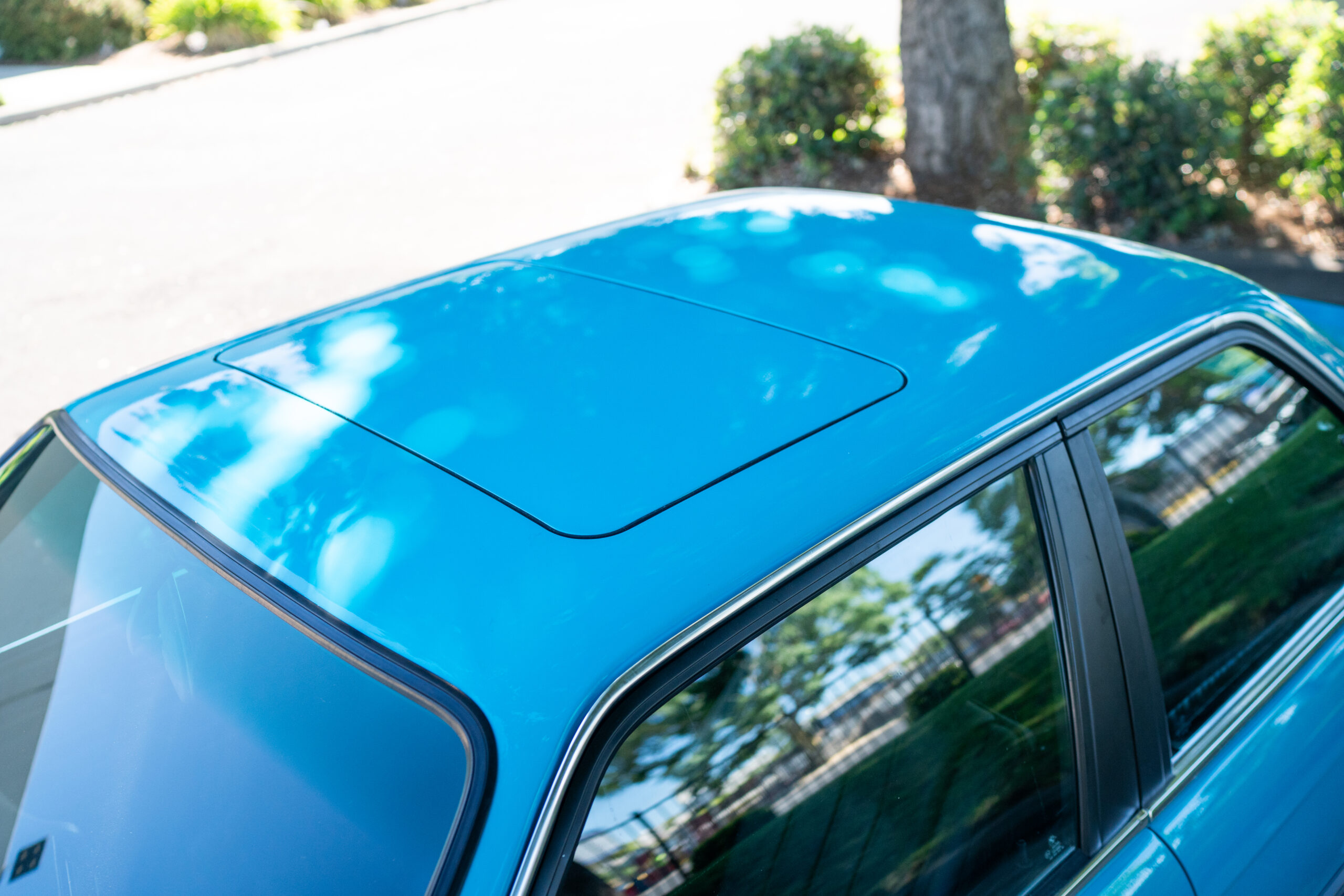 Miami Blue BMW E30 325is by CAtuned