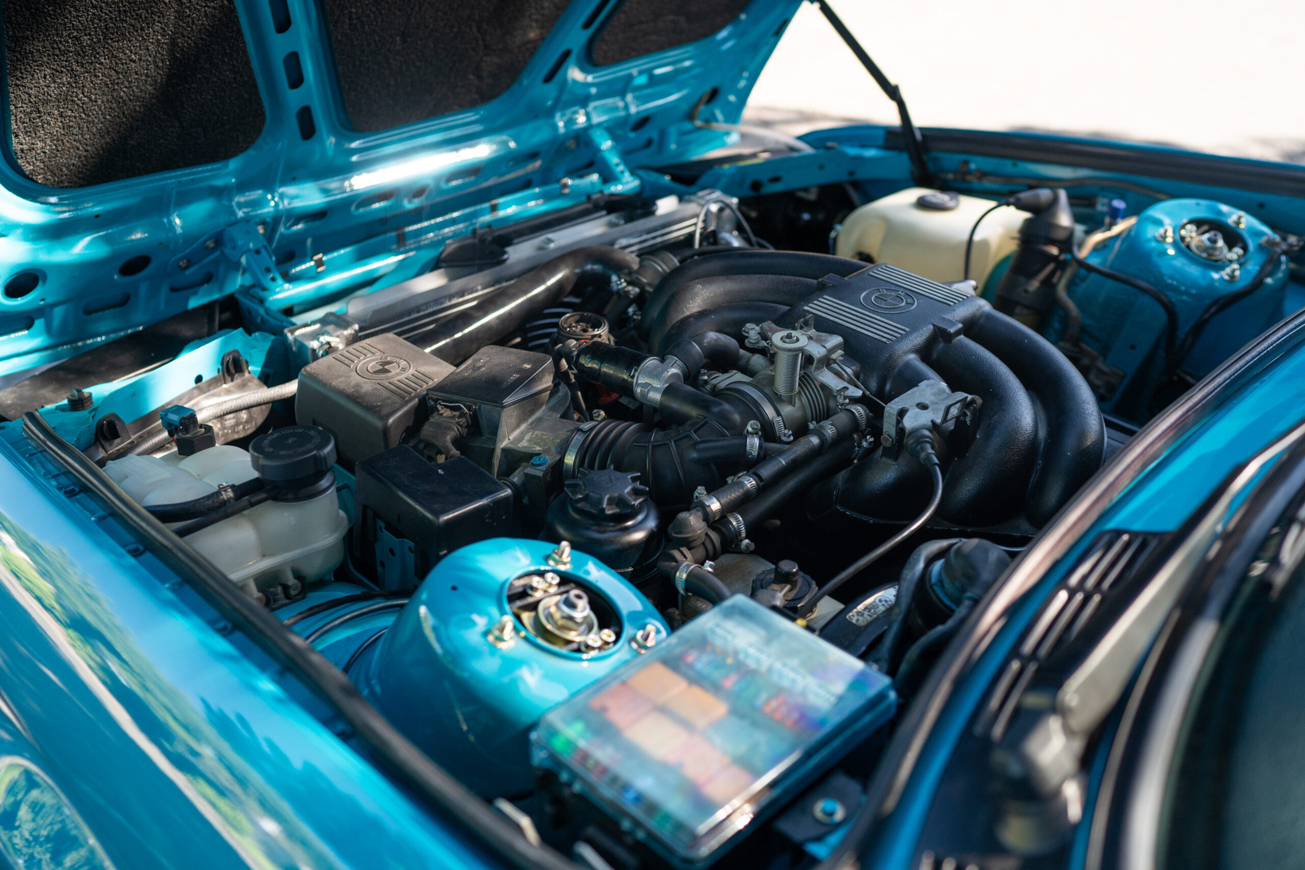 Miami Blue BMW E30 325is by CAtuned