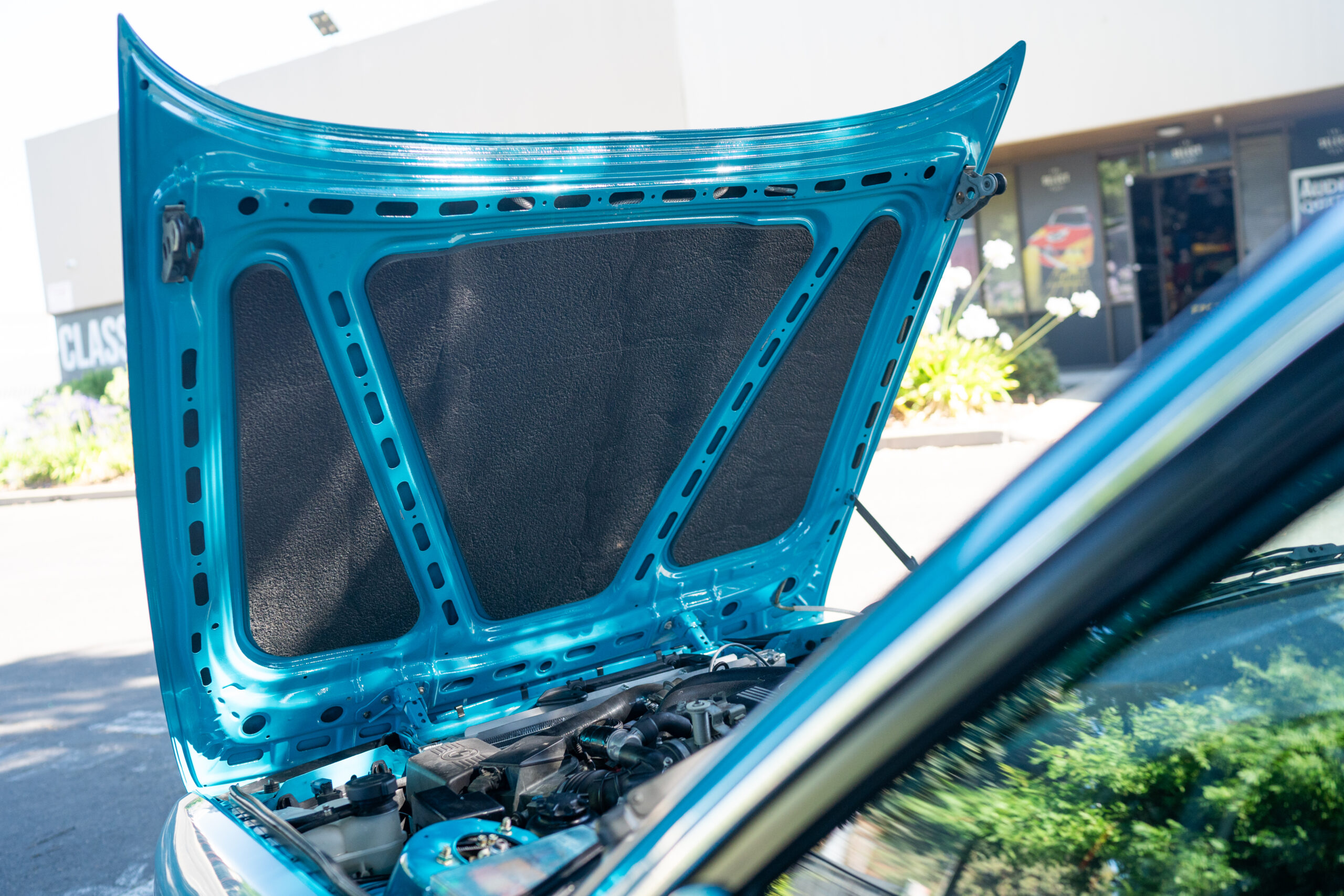 Miami Blue BMW E30 325is by CAtuned