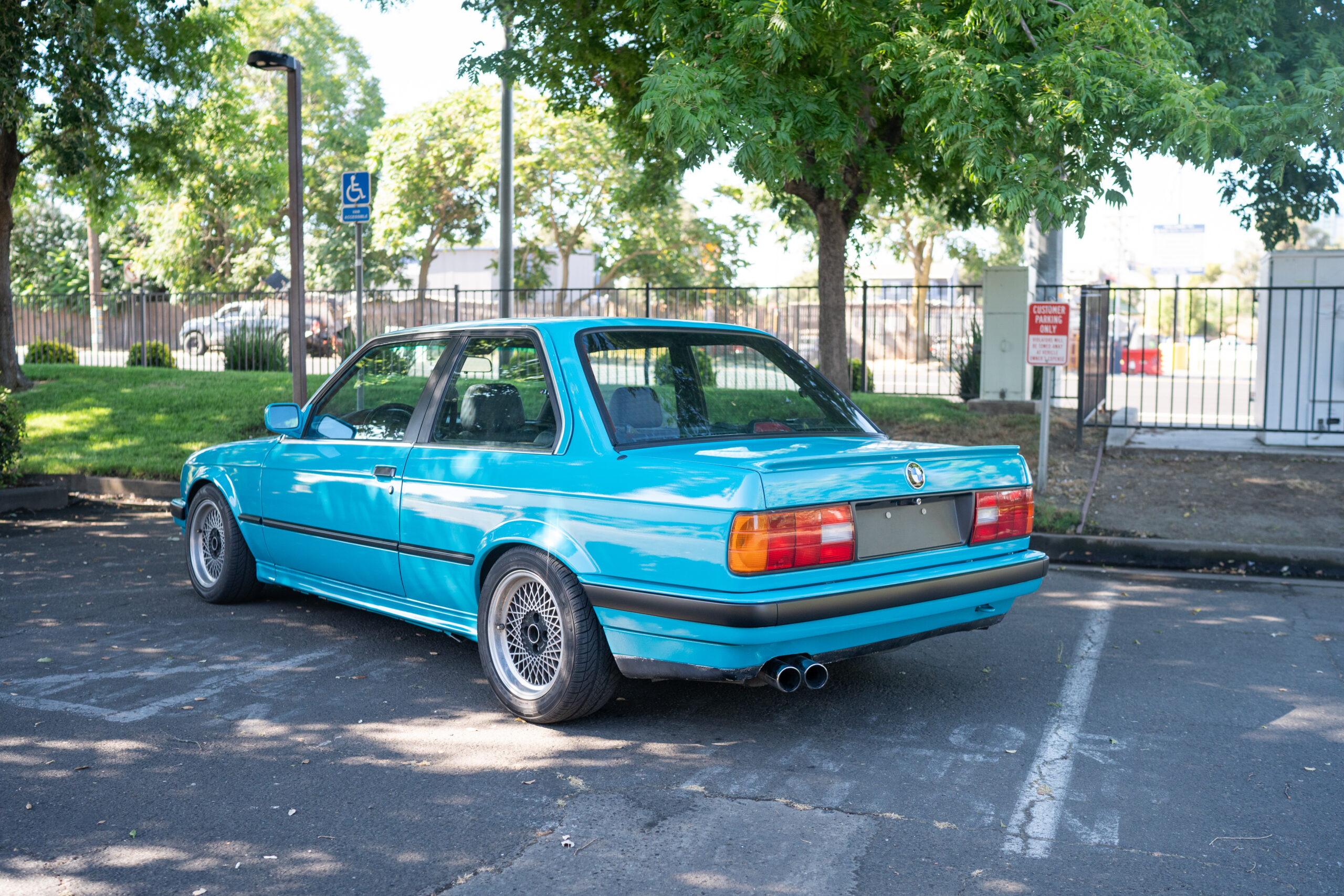 Miami Blue BMW E30 325is by CAtuned