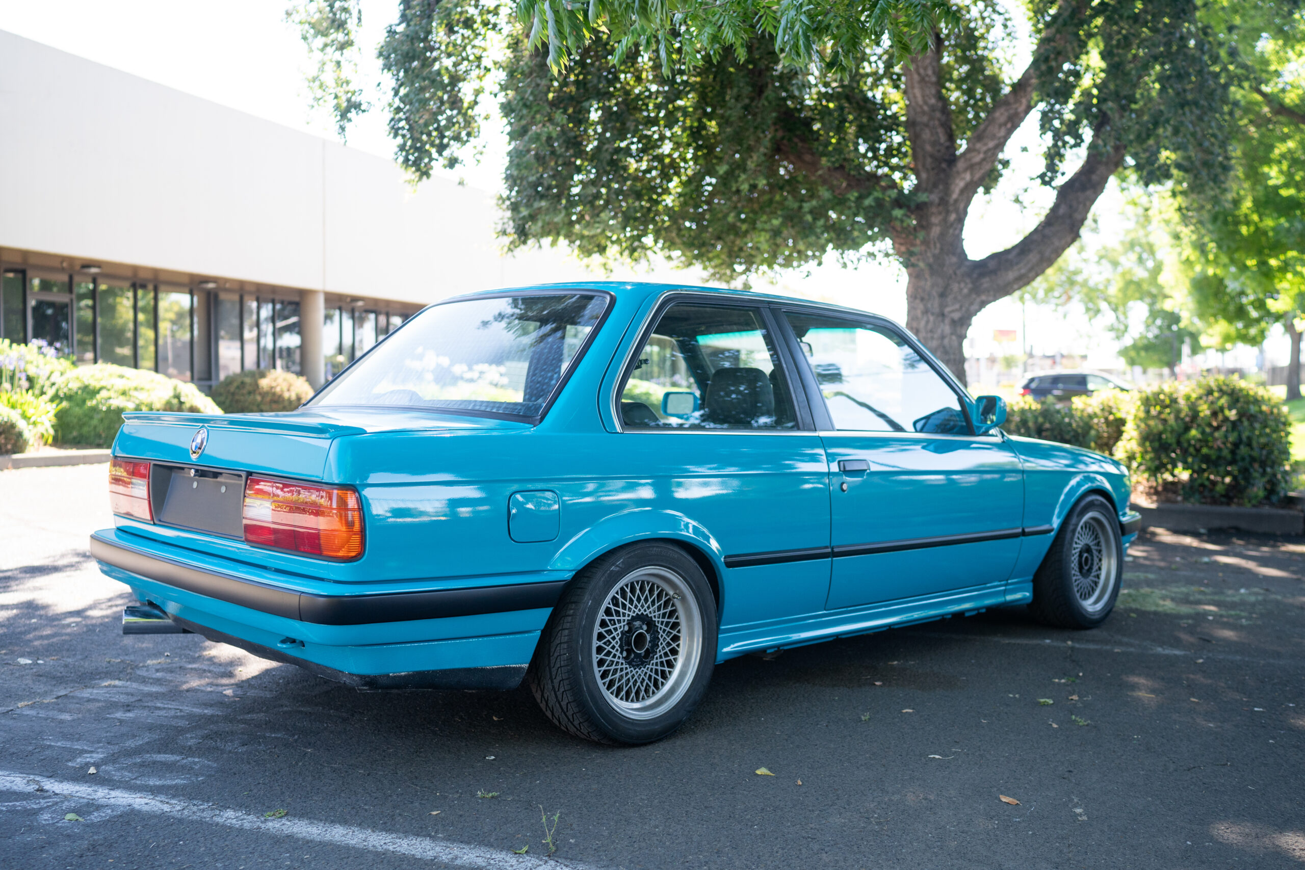 Miami Blue BMW E30 325is by CAtuned